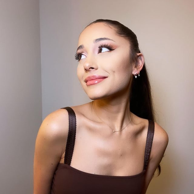Ariana-Grande-rotated-1 Confira a Lista das Celebridades Mais Procuradas no Pornhub em 2025